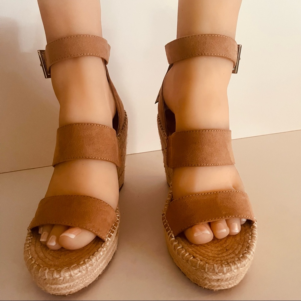 Women's suede strappy wedge